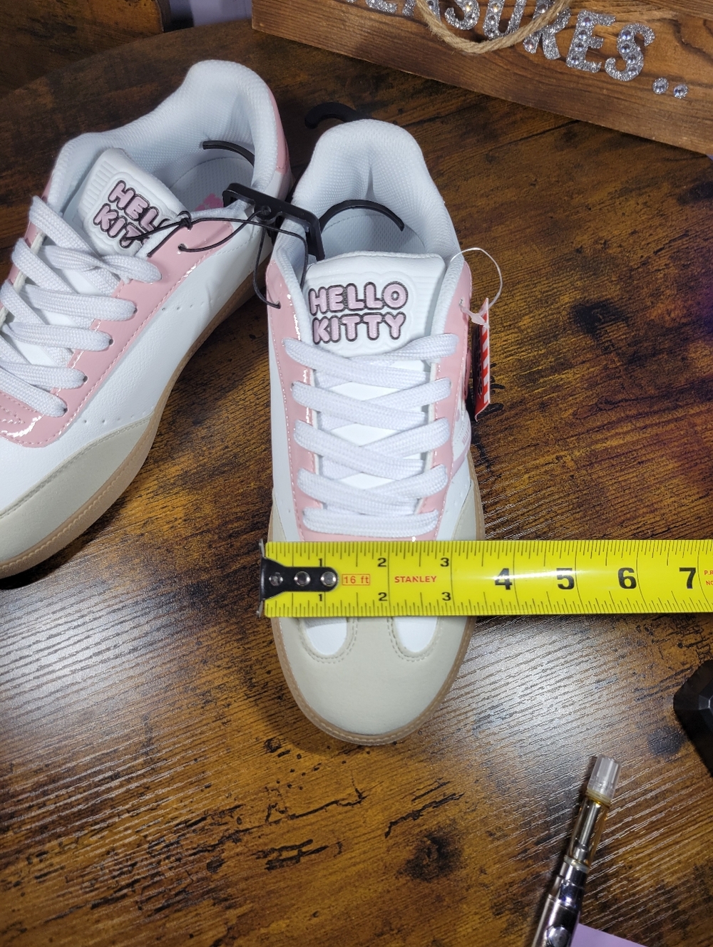 Hello Kitty White Pink Low-Profile Graphic Sneakers ladies size 9 - Picture 8 of 11